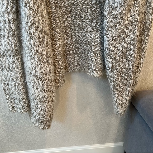 WOVEN HEART White and Grey Eyelash Cardigan - Picture 4 of 8